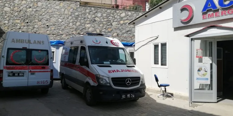 Baraka yangınında 4 kişi hastanelik oldu