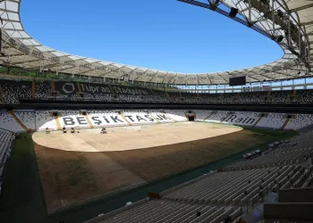 Beşiktaş Stadyumu’nda saha zemini yenileme çalışmaları başladı