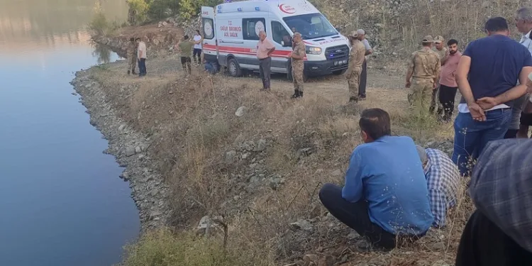 Gaziantep’te gölete giren 2 gençten biri kurtarıldı, diğeri aranıyor