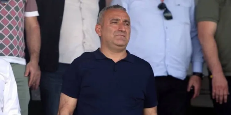 Karacabey Belediyespor Başkanı Ekrem Senal, haklarını devretme kararı aldı