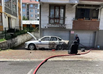 Bolu’da kaynak yapılan otomobil kül oldu