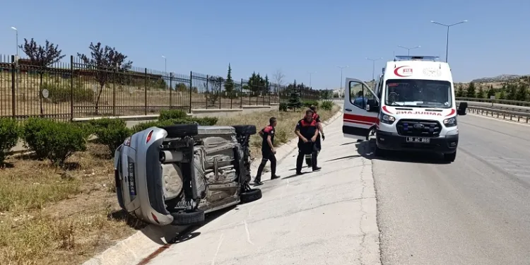 Burdur-Antalya kara yolunda kontrolden çıkan otomobil şarampole devrildi: 1 yaralı