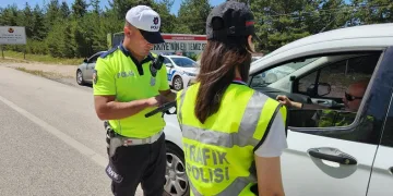 Trafik ekiplerinden bayram tatilinin son gününde sıkı denetim