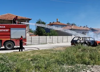 Park halindeki otomobil küle döndü