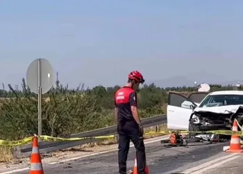 İzmir’deki trafik kazasında karı-koca öldü, iki çocuk yetim kaldı