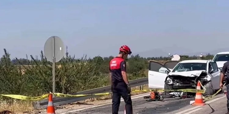 İzmir’deki trafik kazasında karı-koca öldü, iki çocuk yetim kaldı