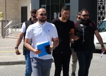 Cinnet geçiren şahıs kayınpederini öldürdü, eşini ve 3 kişiyi yaraladı
