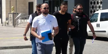Cinnet geçiren şahıs kayınpederini öldürdü, eşini ve 3 kişiyi yaraladı
