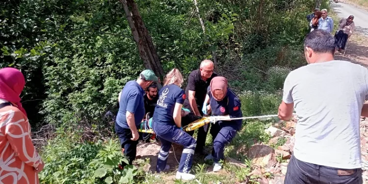 ATV motor ile uçuruma yuvarlanan iki kişi kurtarıldı