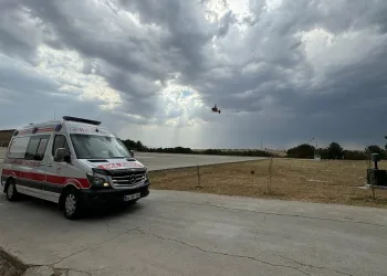 Siirt’te solunum sorunu yaşayan 1 kilogramlık ikiz bebekler Van’a sevk edildi