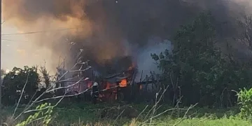 Tek katlı ev alev topuna döndü