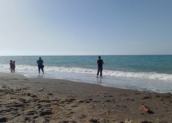 Karadeniz’de denize girmek yasaklandı, sahiller balıkçılara kaldı