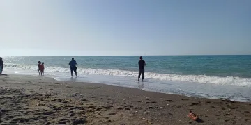 Karadeniz’de denize girmek yasaklandı, sahiller balıkçılara kaldı