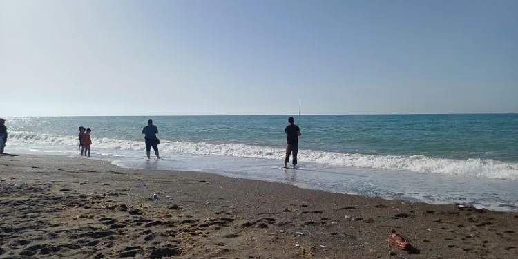 Karadeniz’de denize girmek yasaklandı, sahiller balıkçılara kaldı