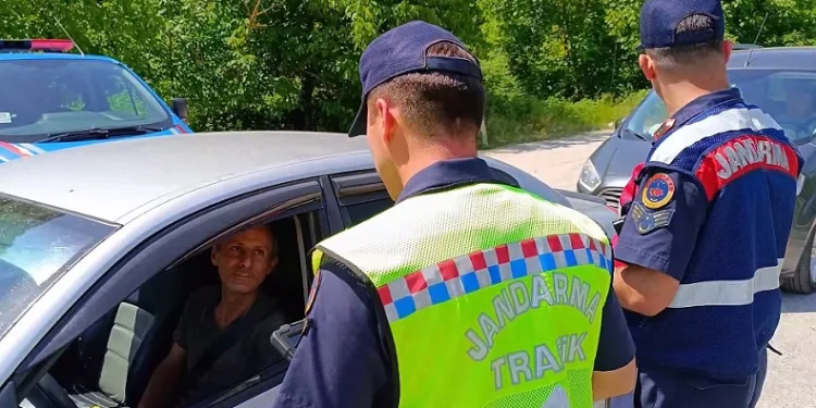 Sinop’ta jandarma trafik denetimi