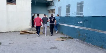 Kastamonu’da 29 yıl hapis cezasıyla aranan şahıs saklandığı adreste yakalandı