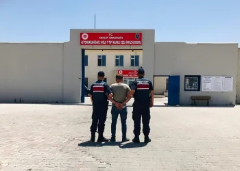 İki ayrı suç kaydından 6 yıl hapisle aranan şahsı jandarma yakaladı