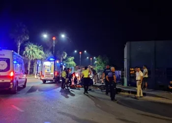 Motosiklet ile otomobil çarpıştı: 2 yaralı