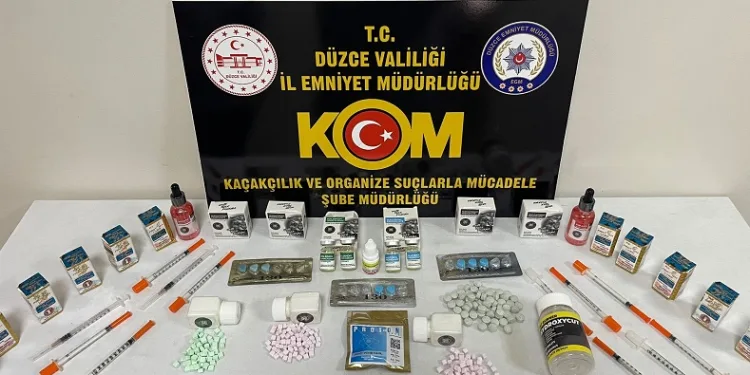 Cinsel içerikli ilaçlar polis baskınında ele geçirildi