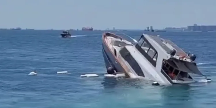 Fatih açıklarında su alan tekne battı
