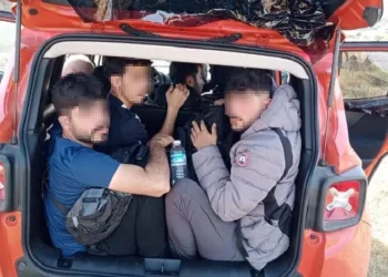 Kırklareli’nde dur ihtarına uymayan araçta kaçak göçmen yakalandı