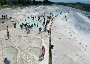 Pamukkale bayramda akına uğradı