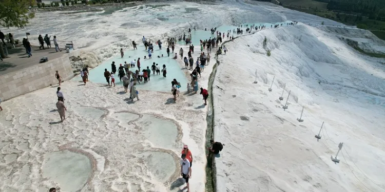 Pamukkale bayramda akına uğradı