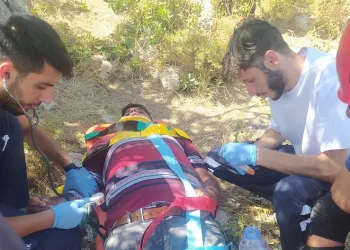 Kayalıklarda mahsur kalan şahsı AFAD kurtardı