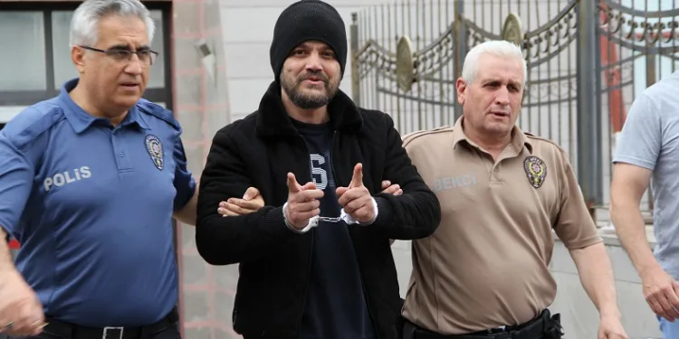Eski sevgilisini 15 yerinden bıçaklayan şahsın yargılandığı dava ertelendi