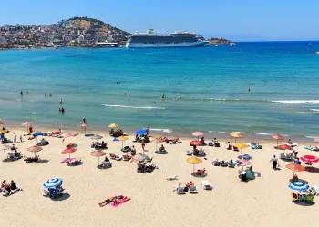 Tatilcilerin kalbi Kuşadası’nda kaldı