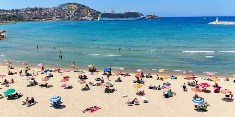 Tatilcilerin kalbi Kuşadası’nda kaldı