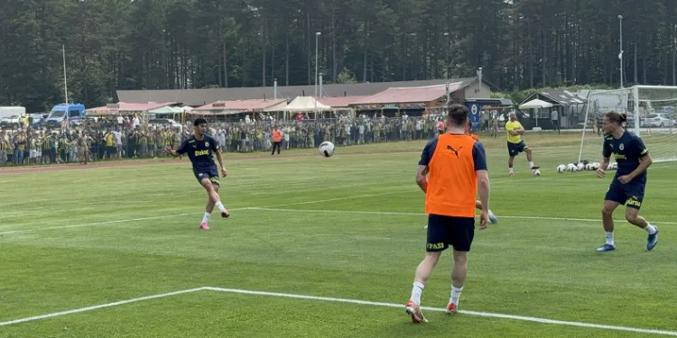 Fenerbahçe, taraftara açık antrenman yaptı