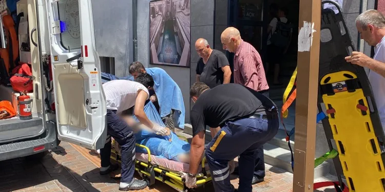 Hamamda düşerek başını çarpan 70 yaşındaki adam tüm müdahalelere rağmen kurtarılamadı