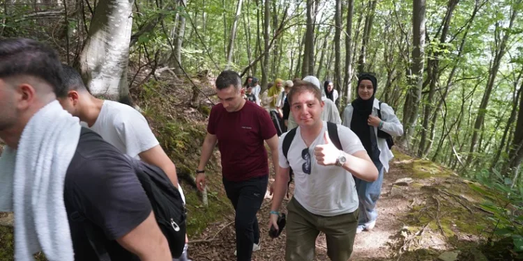 Gençler doğa için yürüdü