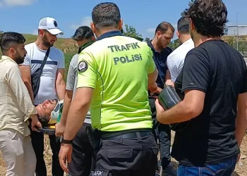 Beylikdüzü’nde lüks otomobil metrelerce takla attı