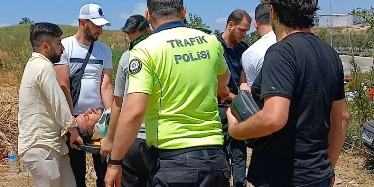 Beylikdüzü’nde lüks otomobil metrelerce takla attı
