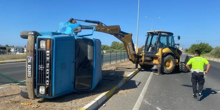 Balıkesir’de kamyonet devrildi:1 ölü, 2 yaralı