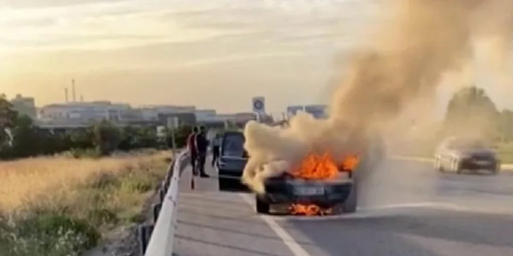 Konya’da otomobil alev alev yandı