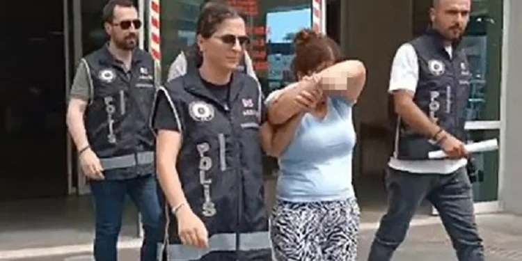 Dünyanın suçunu işledi, bir de el hareketi çekti