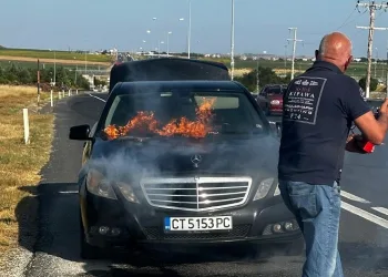 Mercedes otomobil yandı