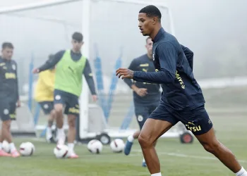 Fenerbahçe, günü çift idmanla tamamladı