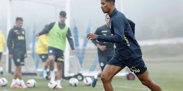 Fenerbahçe, günü çift idmanla tamamladı