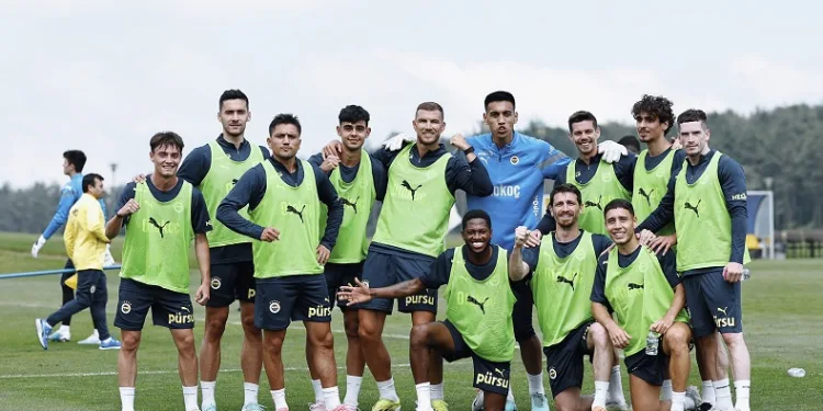Fenerbahçe, yeni sezon hazırlıklarını sürdürdü