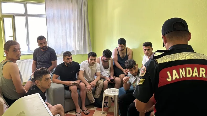 Sakarya’da göçmen kaçakçılığı şebekesine büyük darbe