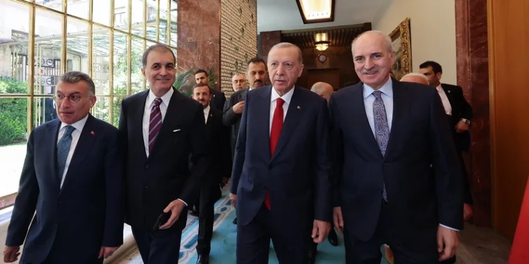 Cumhurbaşkanı Erdoğan, TBMM Başkanı Kurtulmuş’u ziyaret etti