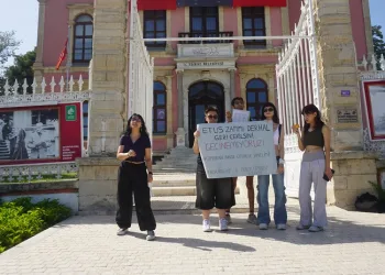 Edirne’de üniversite öğrencileri ulaşım zammını protesto etti