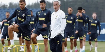 Fenerbahçe, günü çift antrenmanla tamamladı