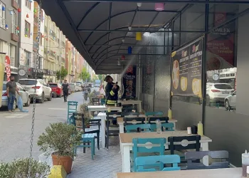 Lokantanın bacasında çıkan yangın paniğe sebep oldu