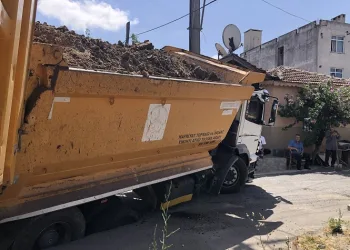 Tekirdağ’da asfalt yol çöktü