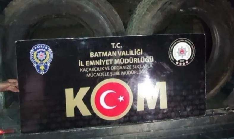 Batman’da durdurulan araçta kaçak lastik ele geçirildi